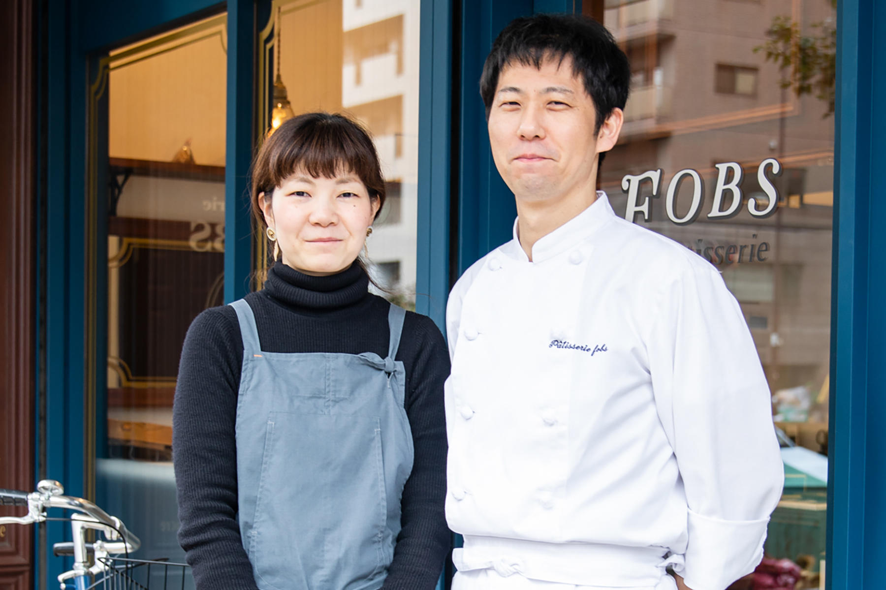 オーナーシェフの安井義則さんと妻の木綿子さん