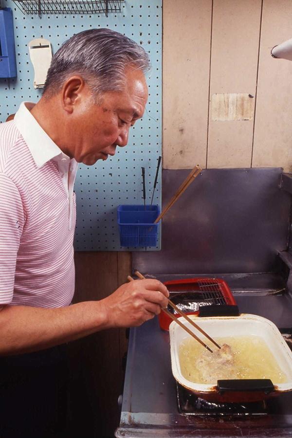 ペチャかつを投入