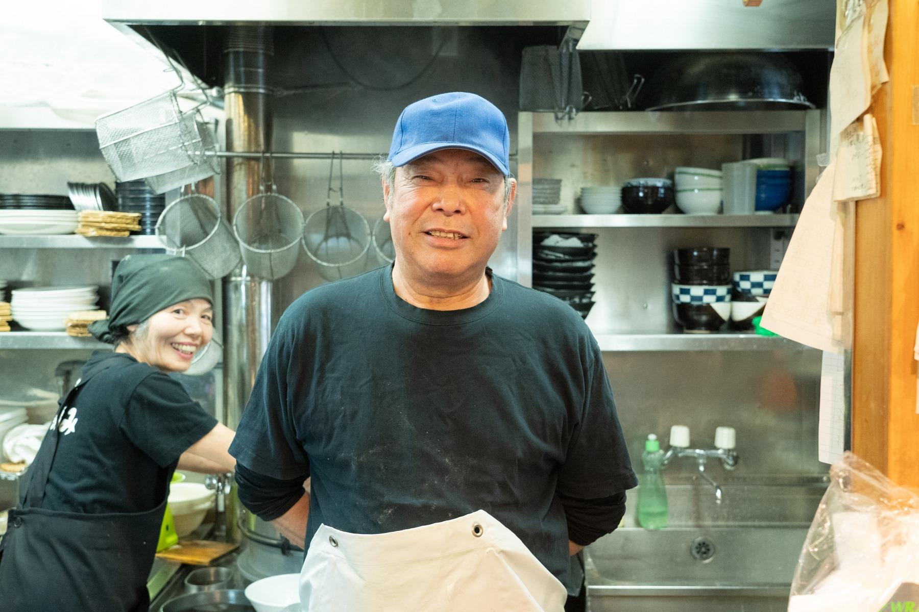 井島秋三さんとチャーミングな女将さん