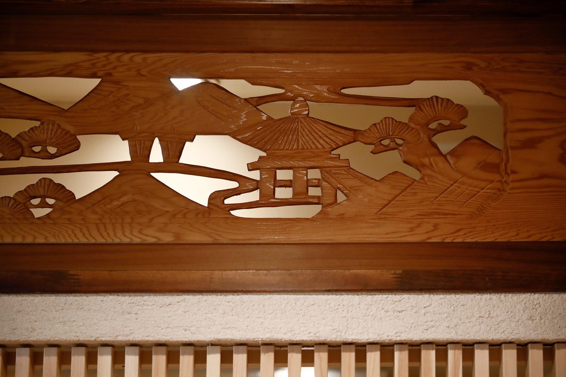 スッキリしてモダンな店内