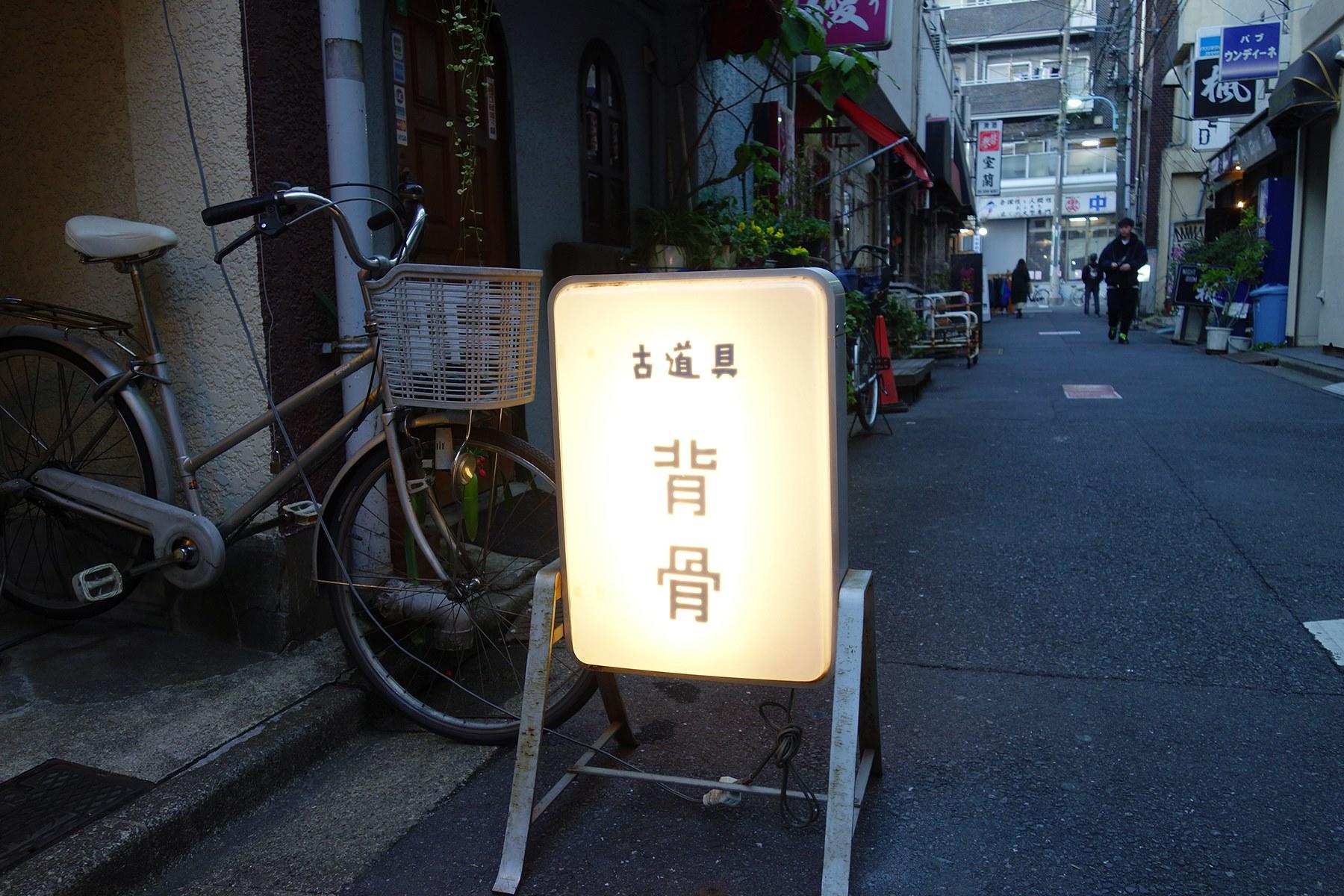ネーミングもデザインも、なんかたまんない。力の抜け加減がいいなあ。英語でこういう味って出るんでしょうか。