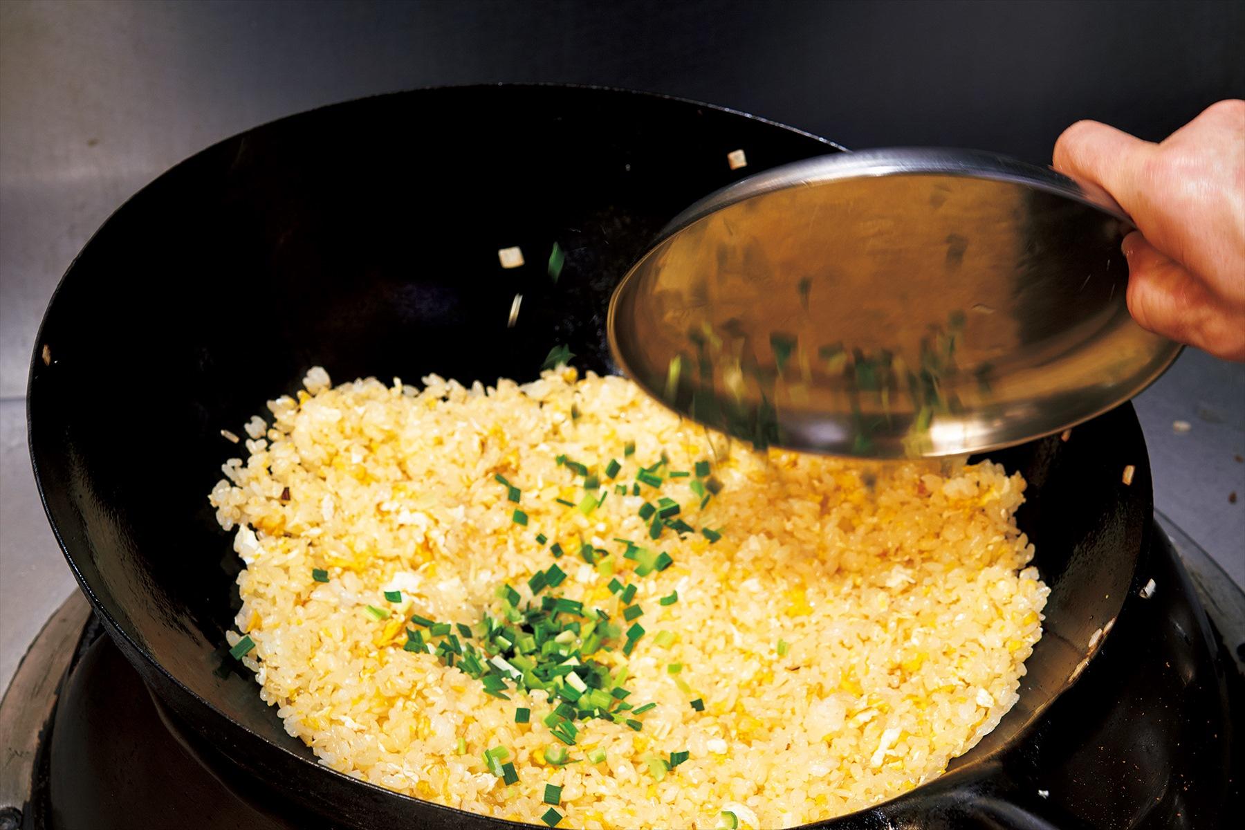 すべての素材が熱い蒸気をたっぷりと含み、器に盛りつけたとき、ハラリハラリと軽やかに折り重なっていくようであれば大成功!