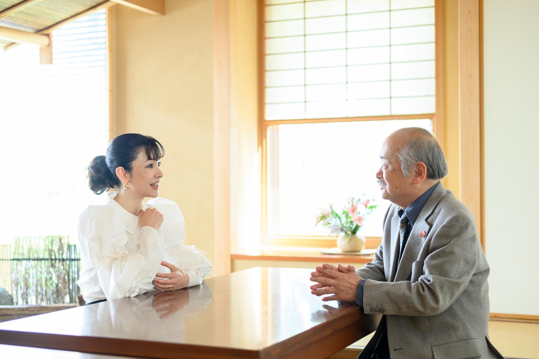 対談するふたり