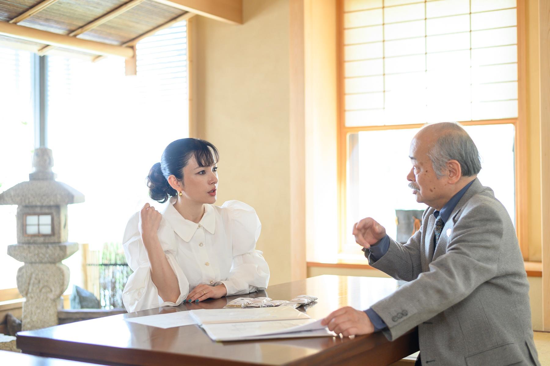 対談するふたり