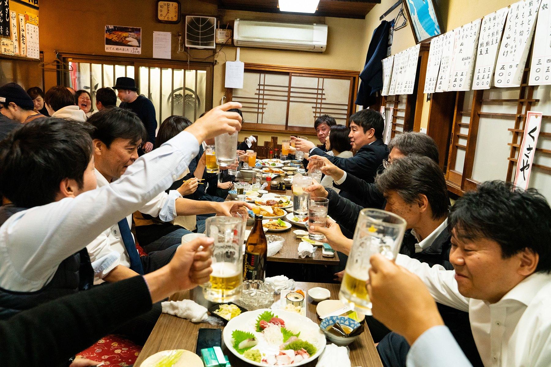 歓迎会、送別会、忘年会、新年会……社内での飲み会はいつも、ここだった。そして今日は「真澄」とのお別れ会。