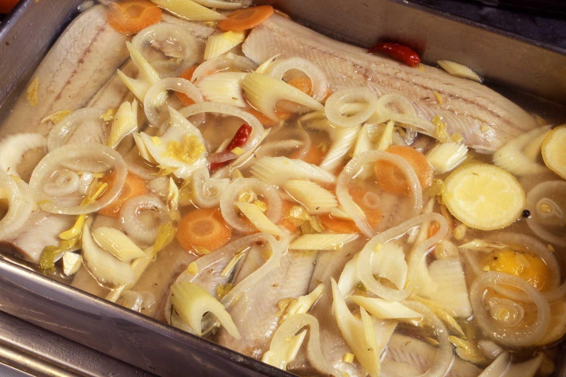 ニシンの表面が白くなるまで2日間ほど漬け込んだら完成！