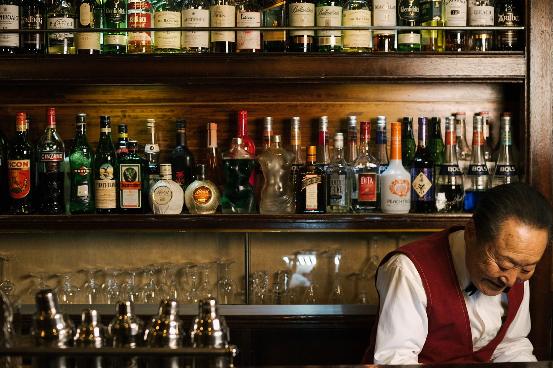 この道約60年。マスターの嶋田修身さんの話術もベテランの域。