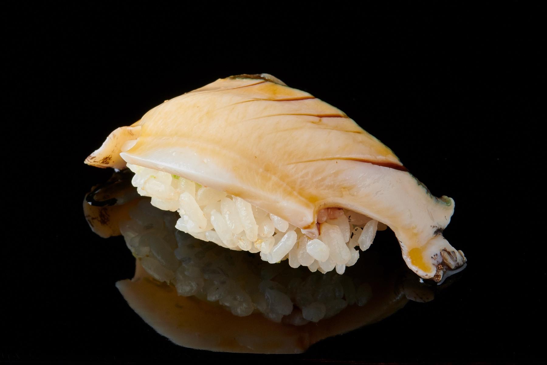 㐂寿司 のマダカは幻の鮑 㐂寿司 の365日 公式 Dancyu ダンチュウ