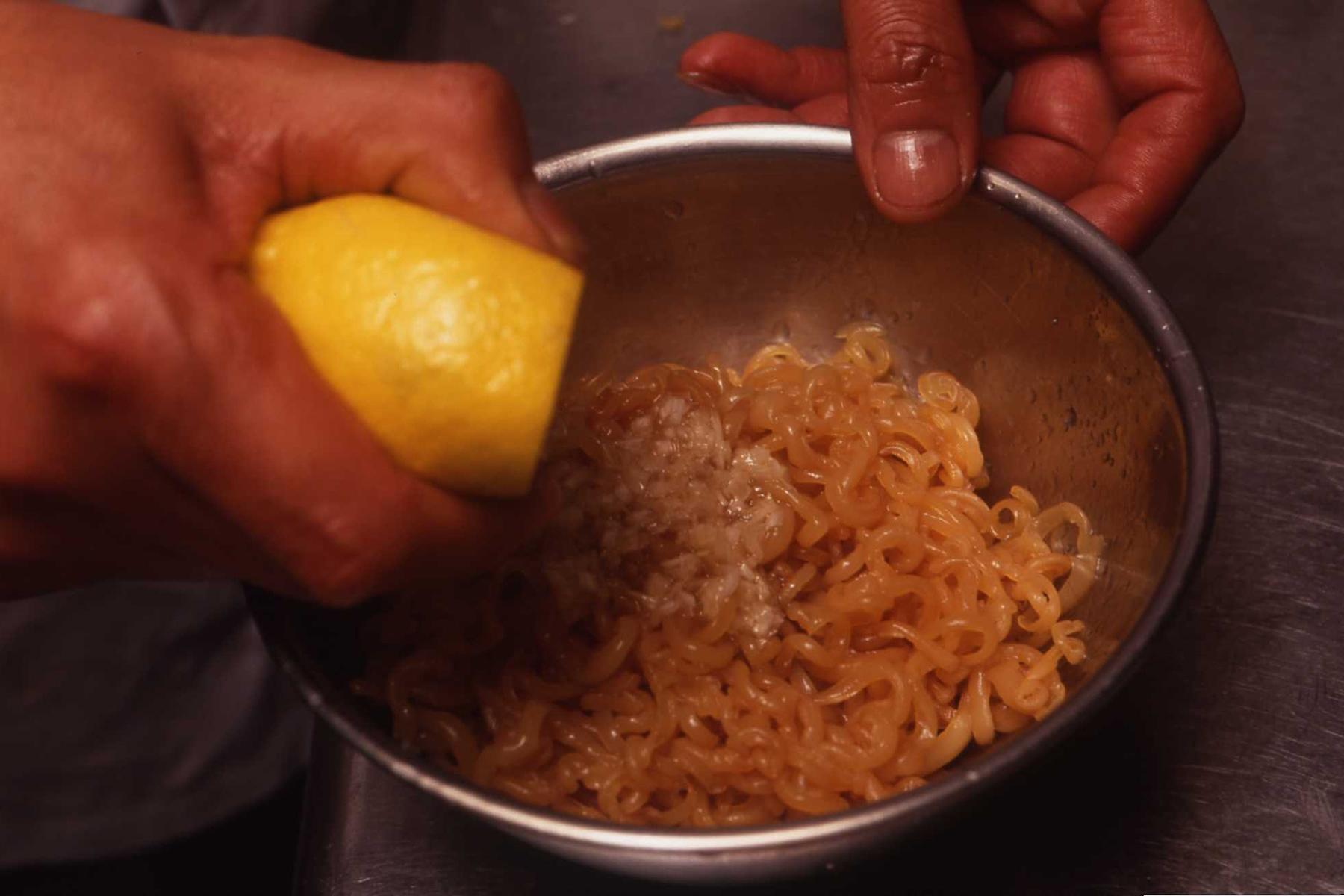 海蜇皮を仕上げる