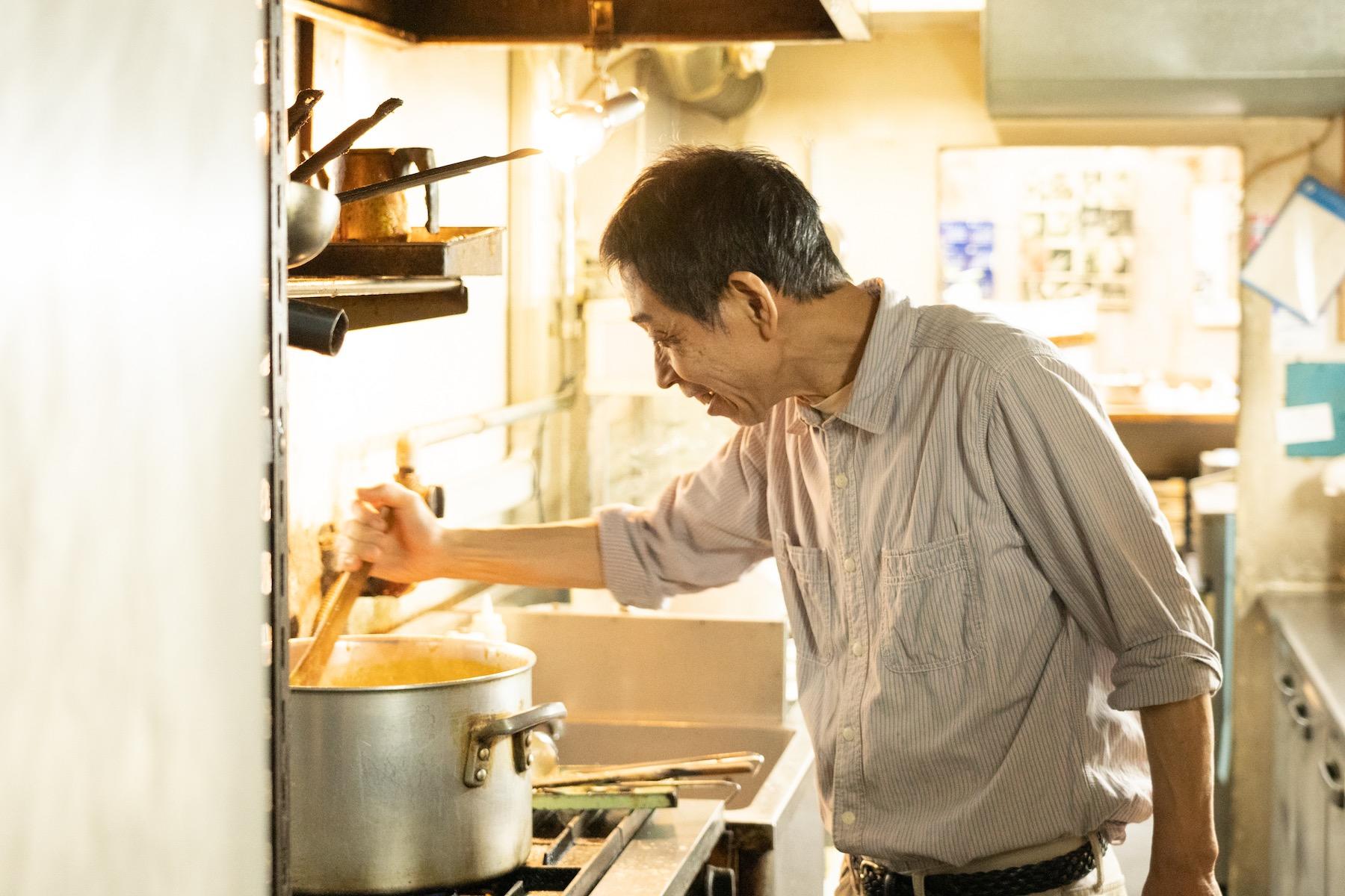 「J-COOK」の物語は、だいたい敦子さんの口から語られる。しかしわからないことがあると「としさん、としさん」と厨房に向かって呼びかける。