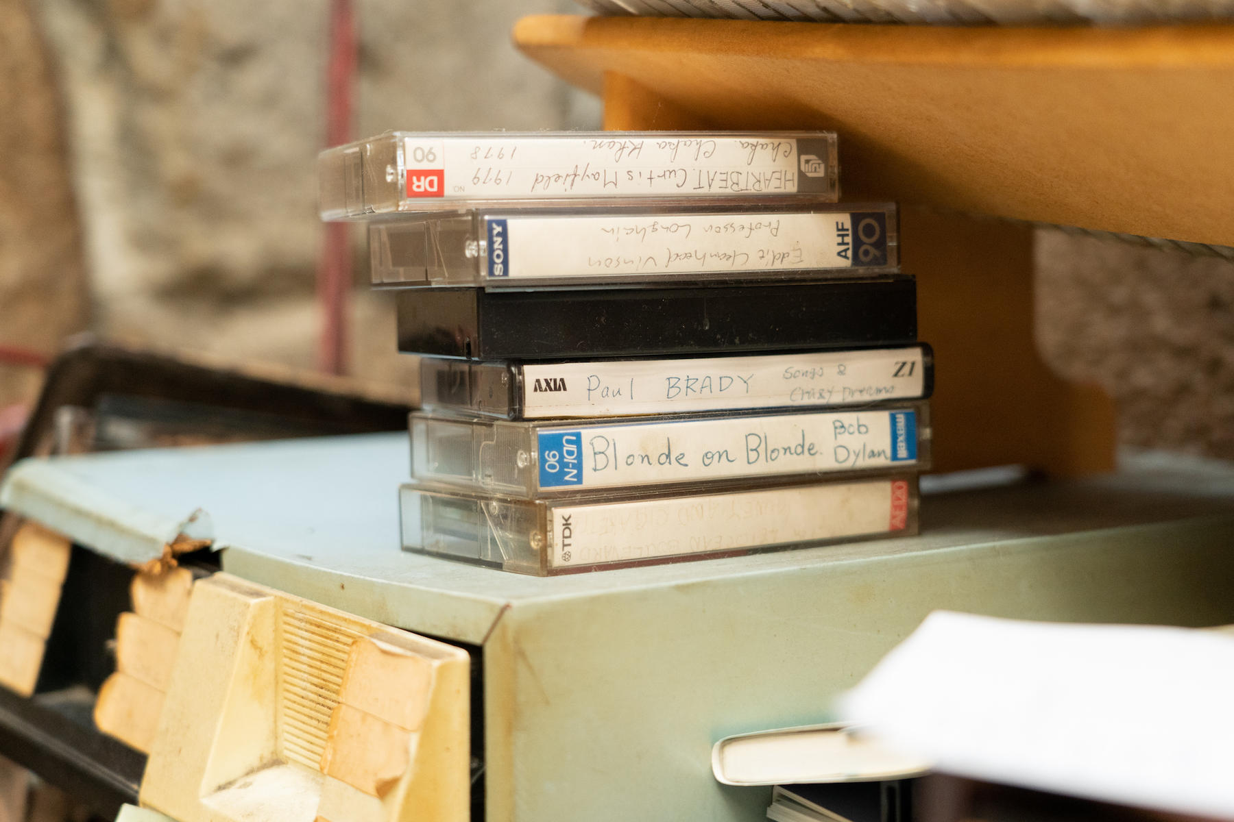 エディ・ヴィンソンとプロフェッサー・ロングヘアがひとつのカセットテープに録音されている。