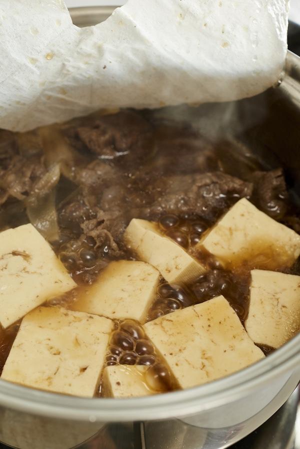 落とし蓋をして、弱めの中火で8～10分煮る。