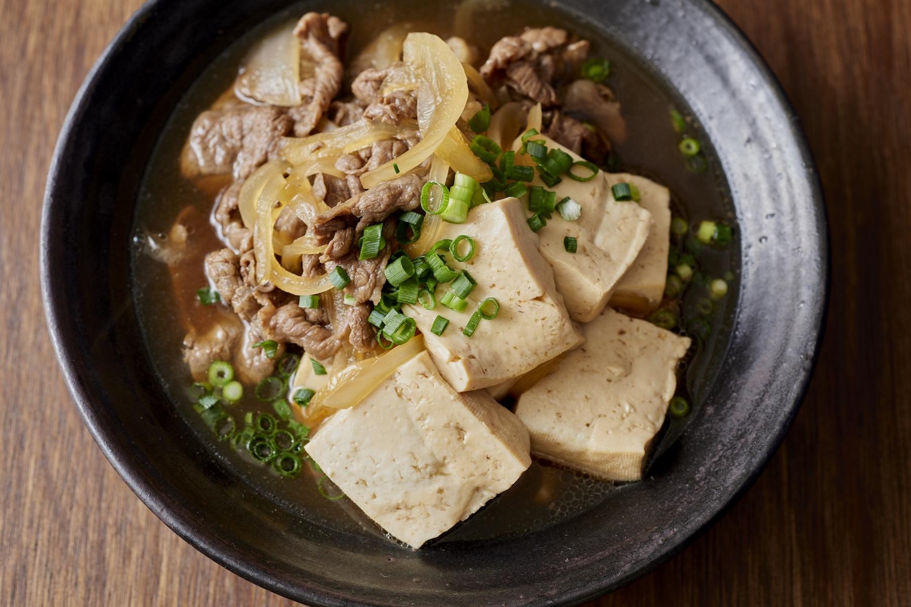  澄んだ甘さで、煮汁まで飲み干したくなる。多めにつくっておけば、出来たて、2日目、3日目......と、味がより深まるのも楽しめる。