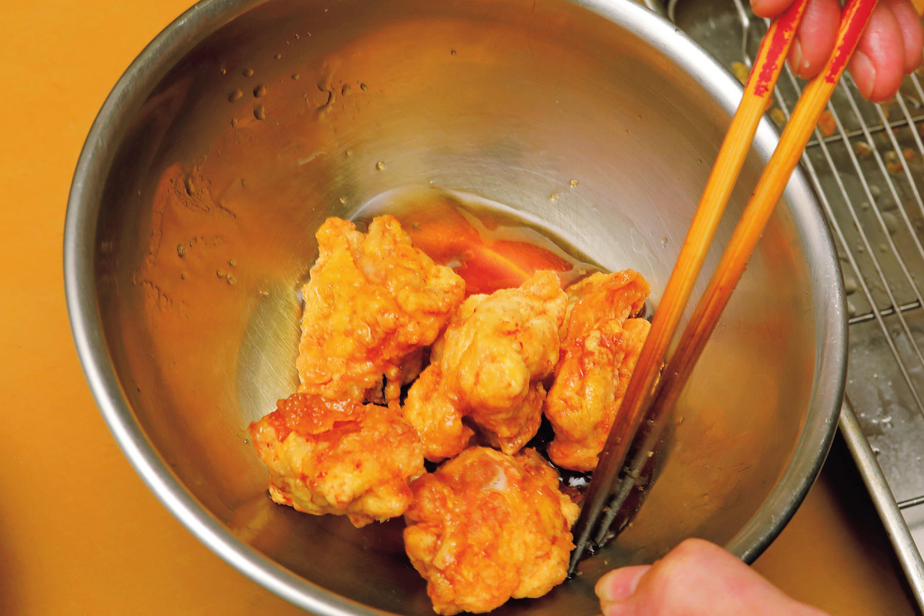 甘酢をからませる