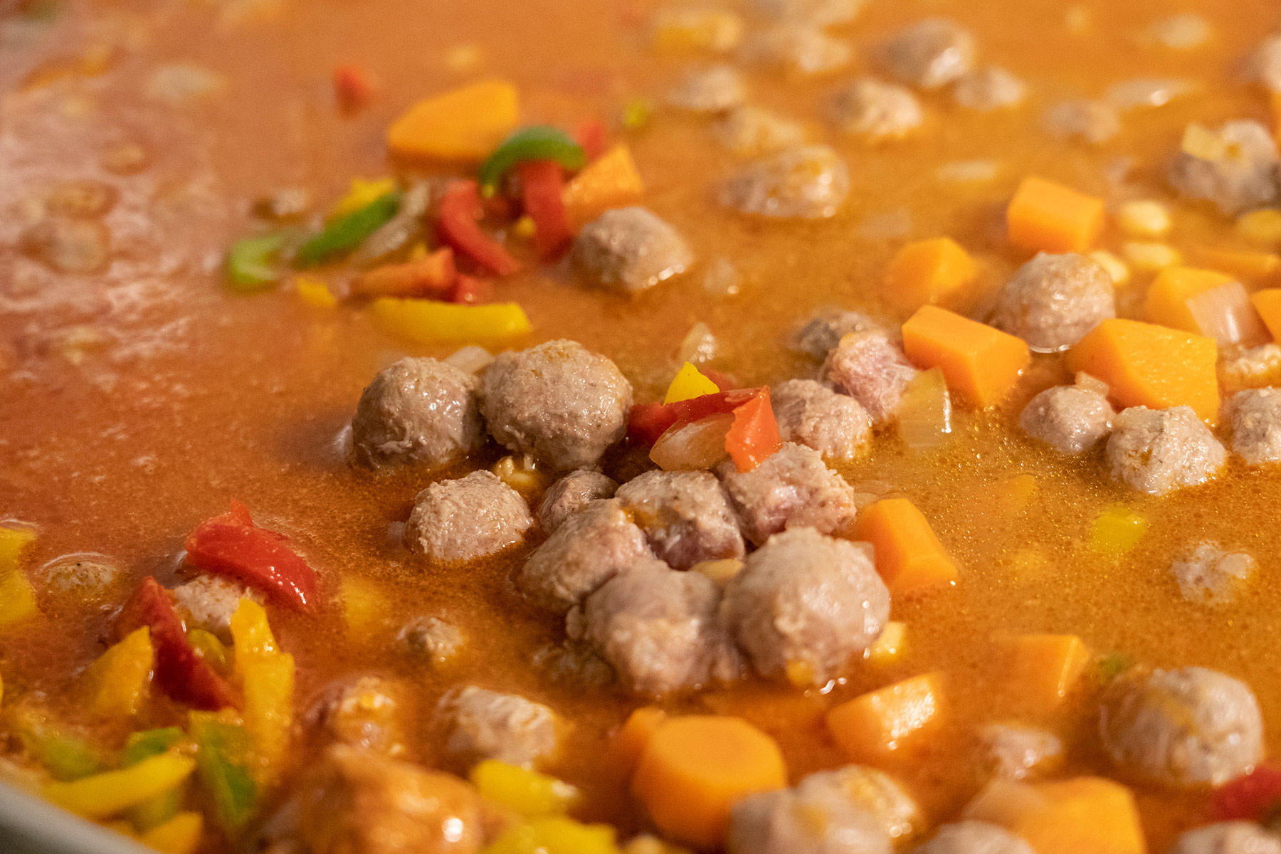 ビーフキョフテ（牛肉の肉団子）の煮込み