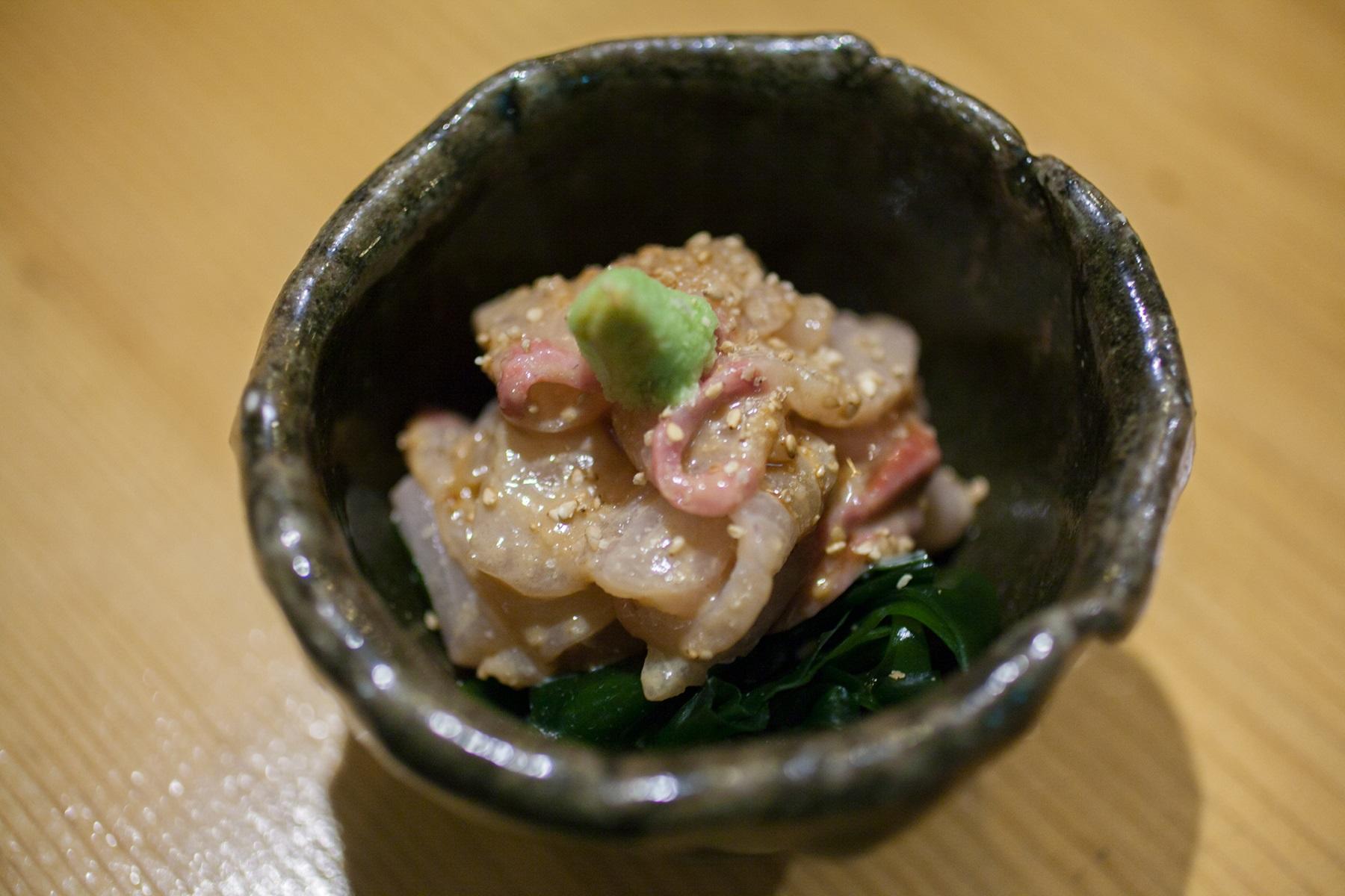 店の1階に市場があるので、魚たちは階段を上るだけだから、新鮮。