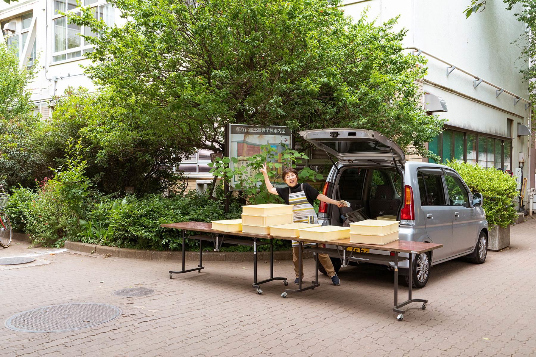 ピースサインは、売り切れ仕舞いの証し。販売開始から、たったの5分。見事の客さばき。一瞬の出来事でした。