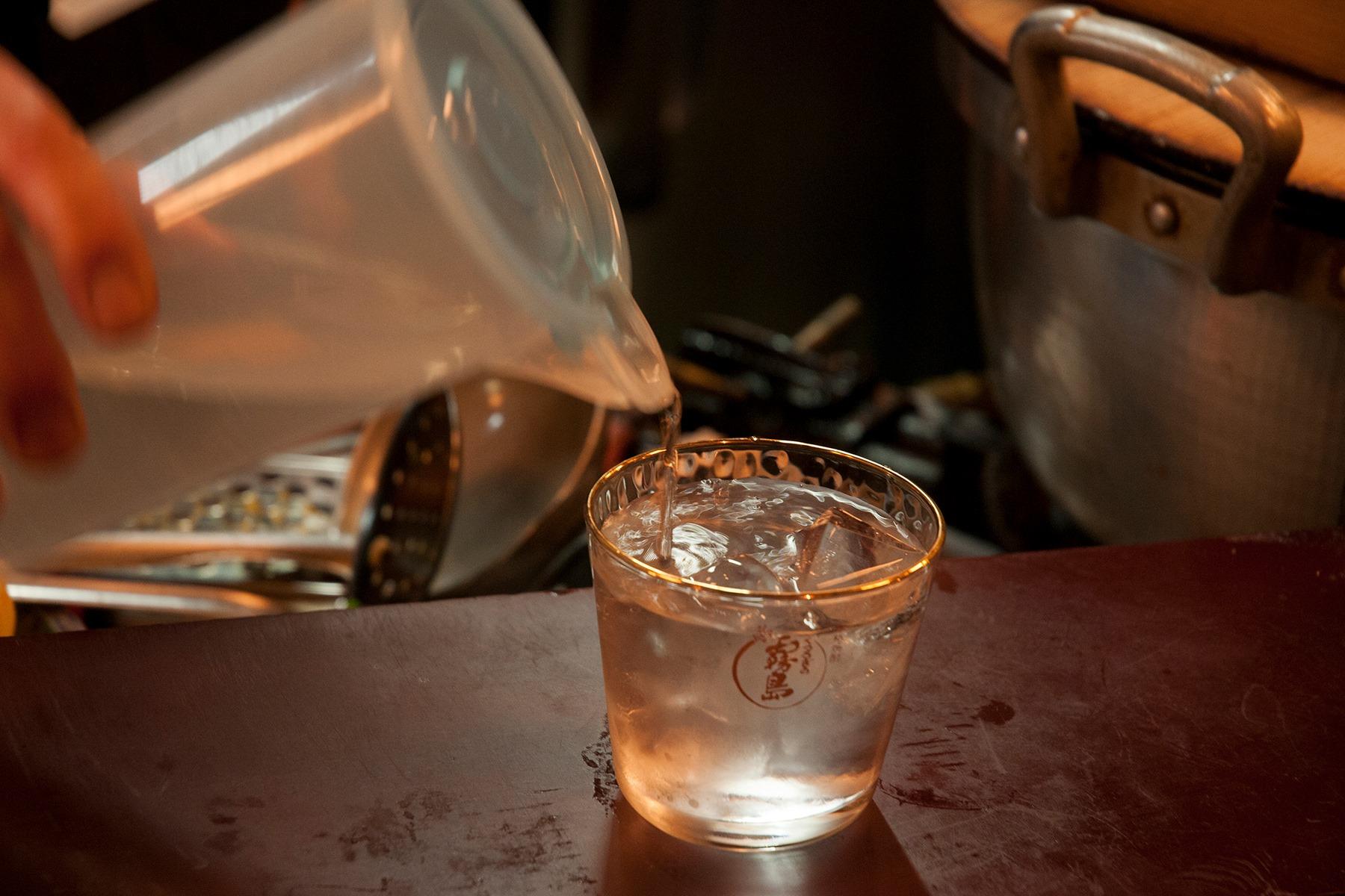 都城は焼酎の蔵元が4軒集う街。お供にはやっぱり焼酎を。