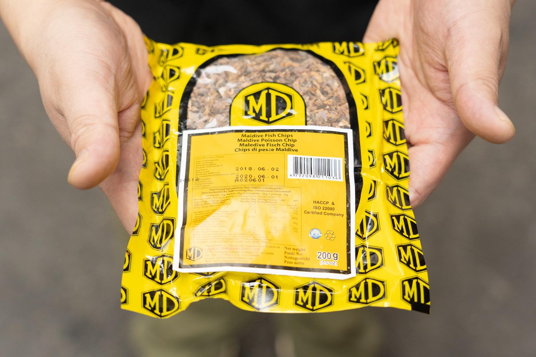 スリランカカレーにかかせないモルディブフィッシュ。650円。ハガツオを乾燥し、チップ状に加工したもの。