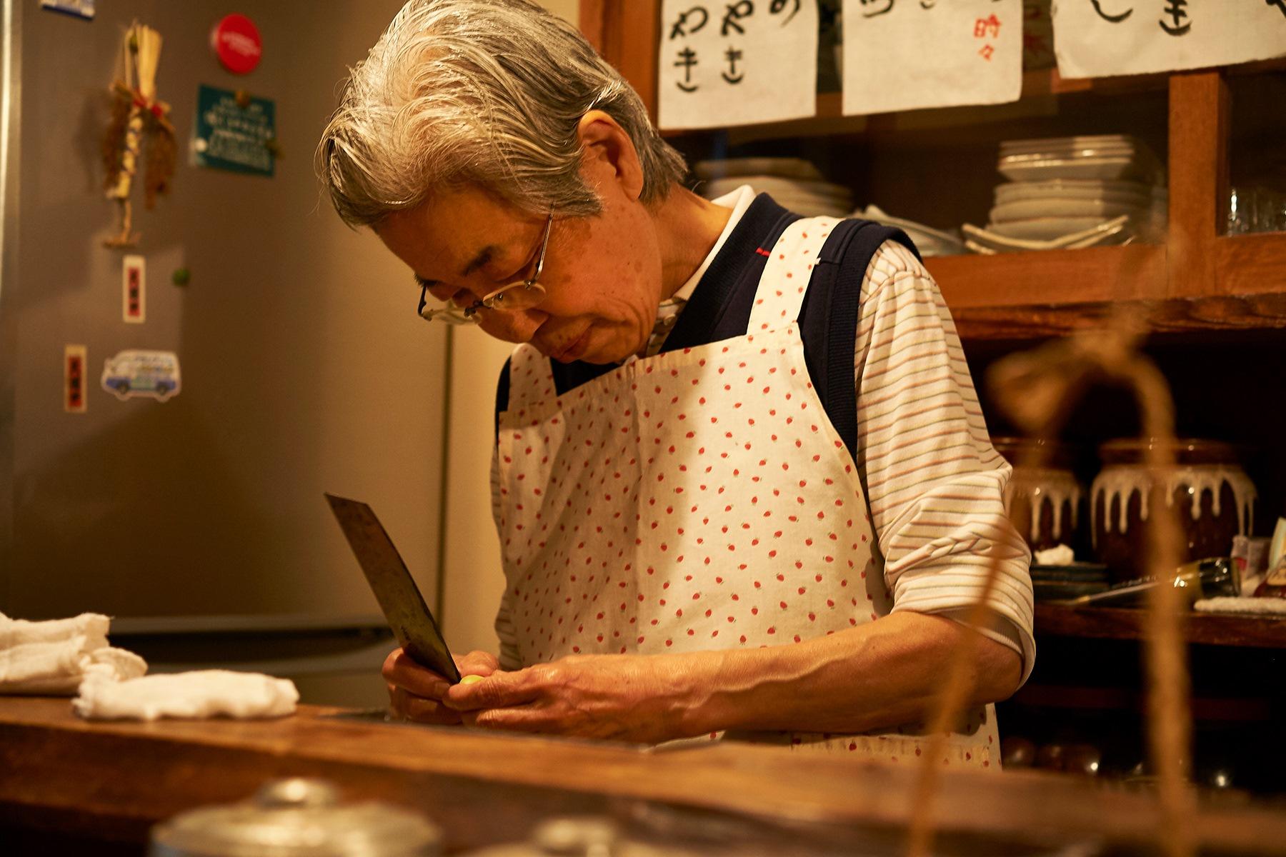 「エプロンも買ったことありません。お客さんが下さるんですよ」