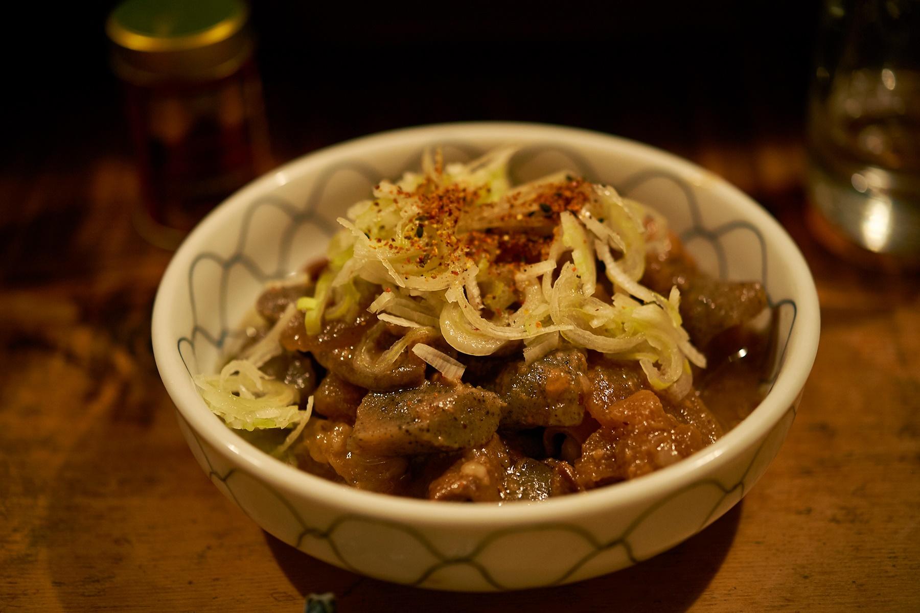 牛もつ専門店で仕入れ、丹精込めてつくる牛もつの煮込み。旨い！