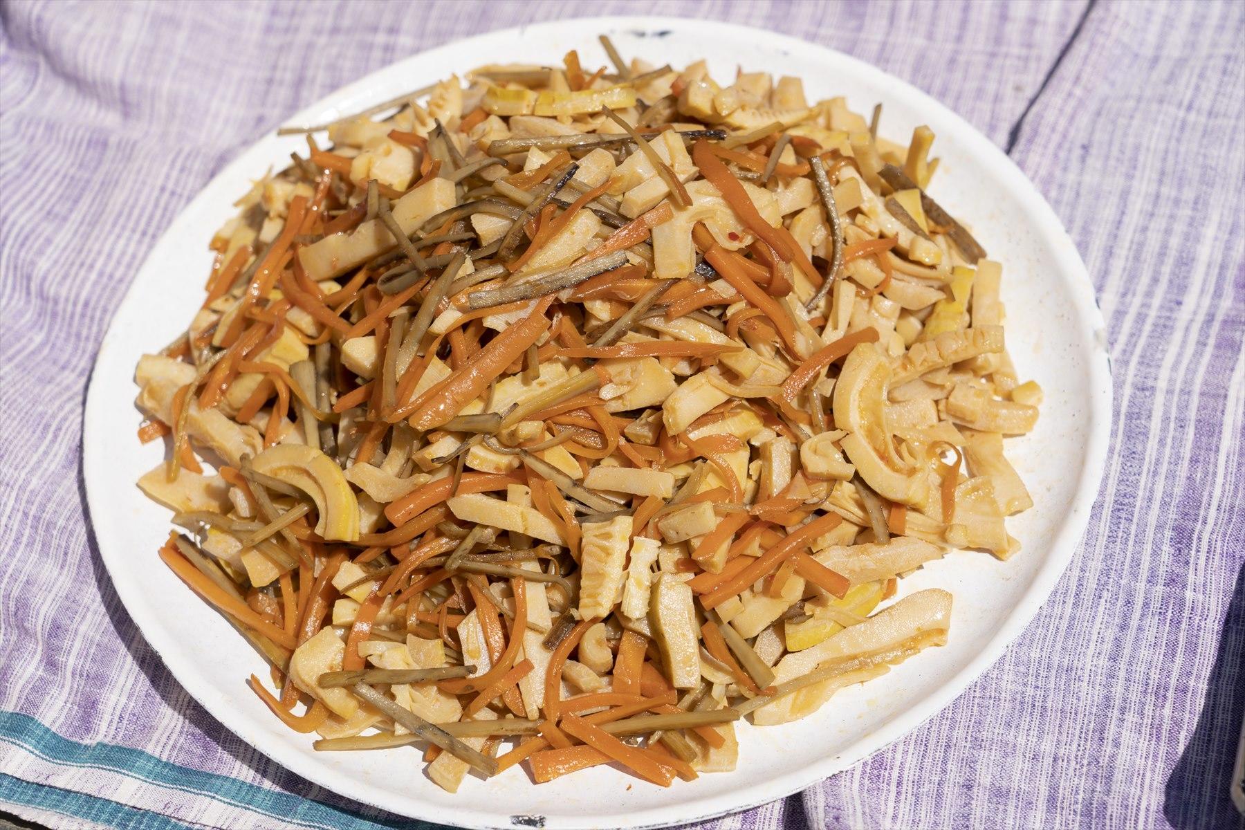 孟宗筍とごぼうのきんぴら。孟宗という言葉を耳にするたび、頭の中で妄想に変換されて、妄想が膨らみます。