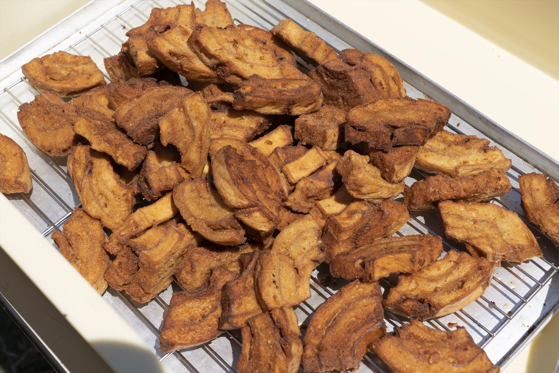 新潟の車麩を使ったからあげ。マツーラさん曰く「黒酢を少し入れて、暑くても食欲が進むようにつくってあります」。言葉の通り、何個でも食べちゃいます。