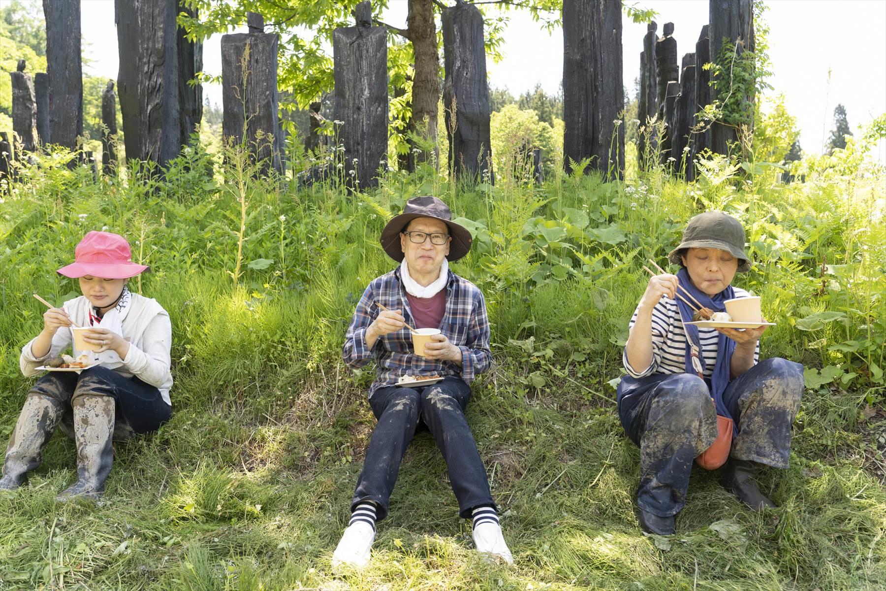 この日は5月だというのに真夏日。太陽の下にいるだけで、体力消耗。ランチタイムは木陰のありがたさを実感。