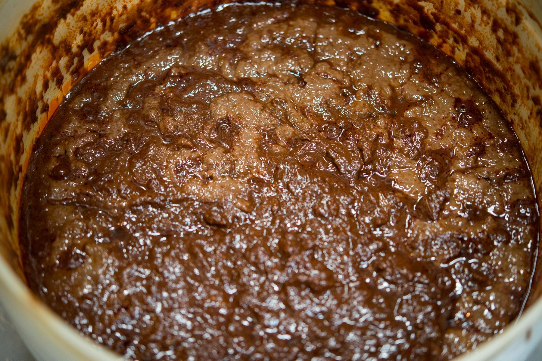 発酵中の豆板醤