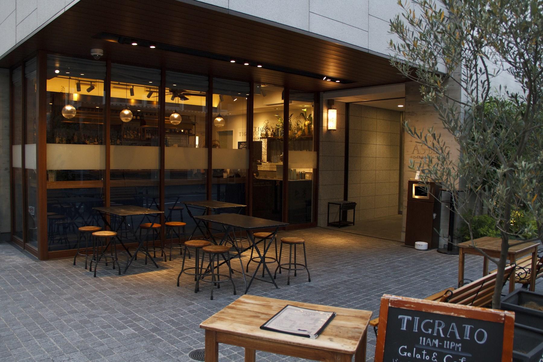 「ティグラート」にはバーカウンター、ジェラートのテイクアウト、カフェテラスと3つの顔がある。