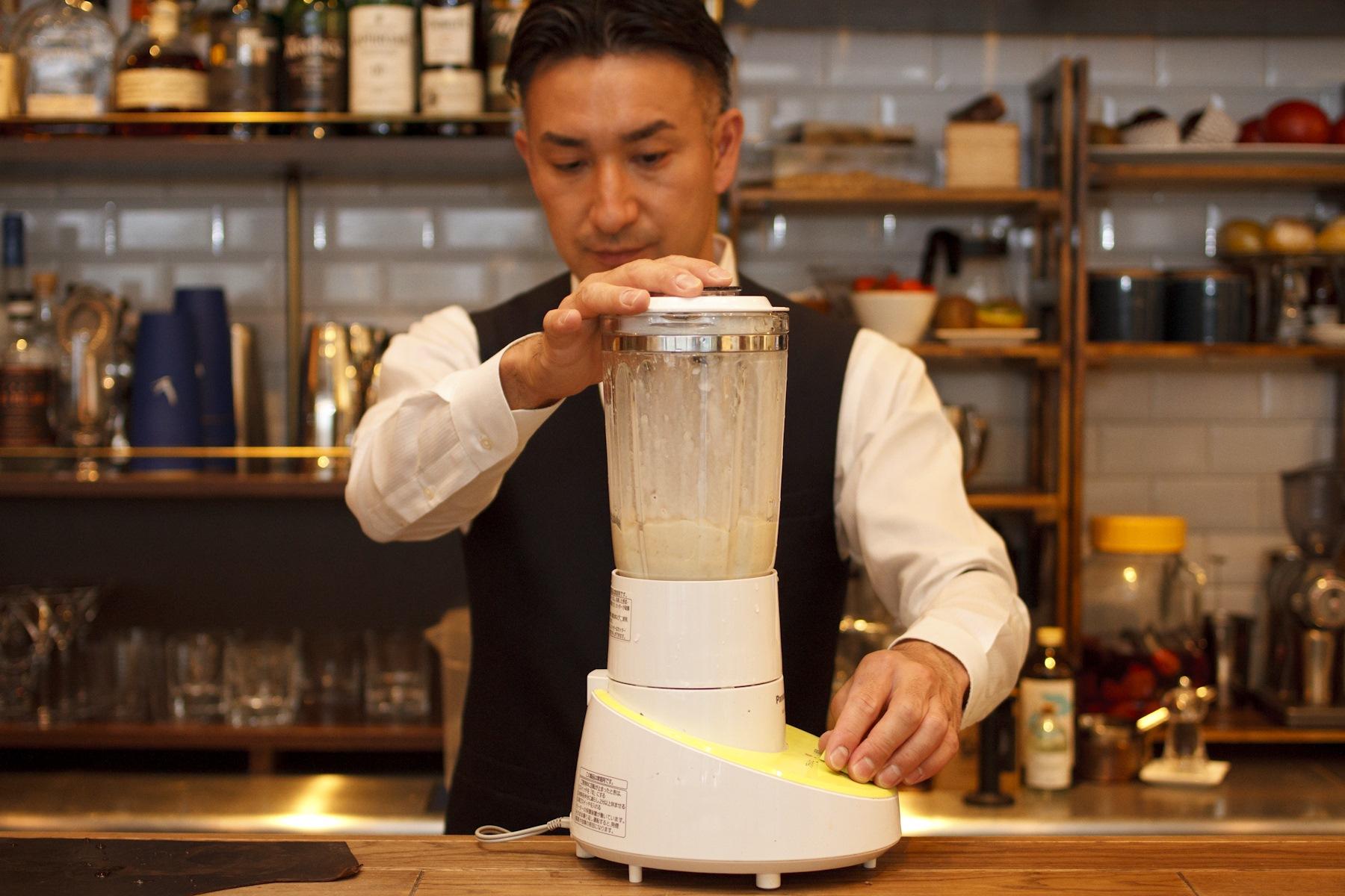 ミキサーを回しすぎると、摩擦熱でバナナの香りが損なわれるので注意。