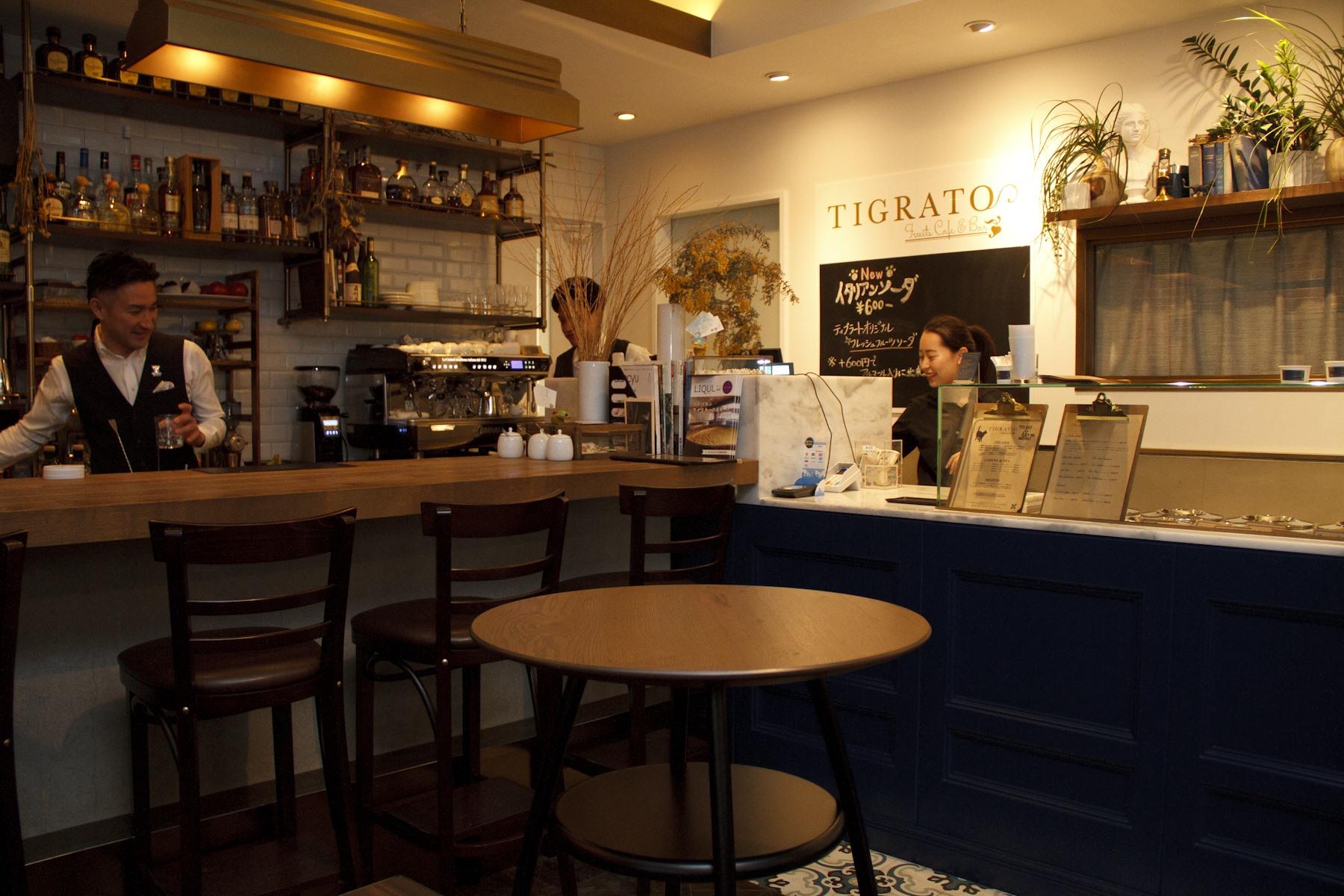 「TIGRATO」はカクテルだけでなく、ジェラートを求めて訪れる人も多い。最大で20種類のフレーバーを楽しむことができる。