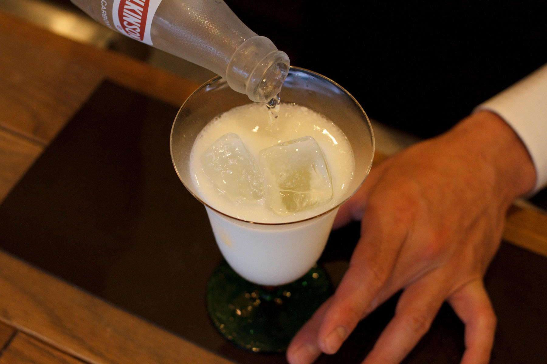 炭酸を注ぐ
