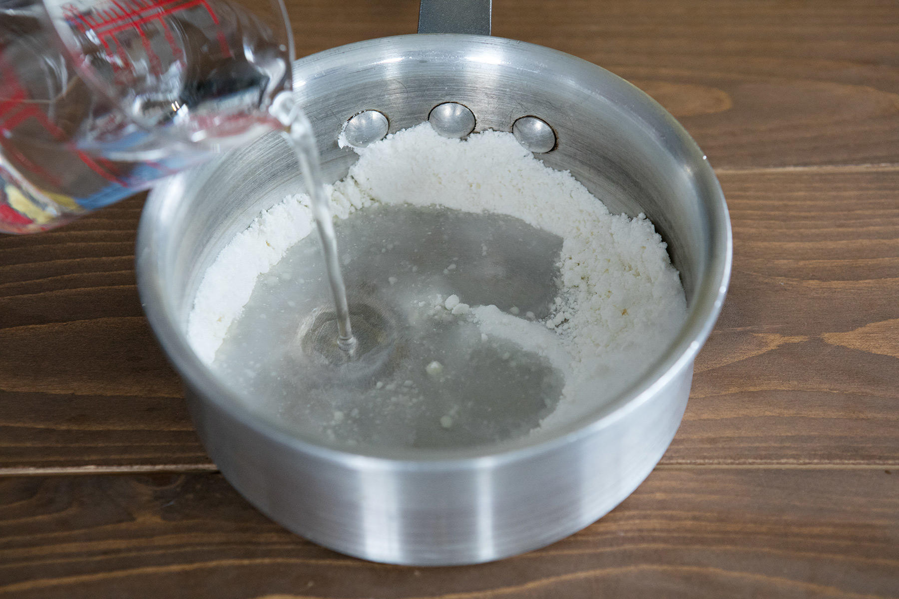 杏仁霜、粉寒天、グラニュー糖を溶かす