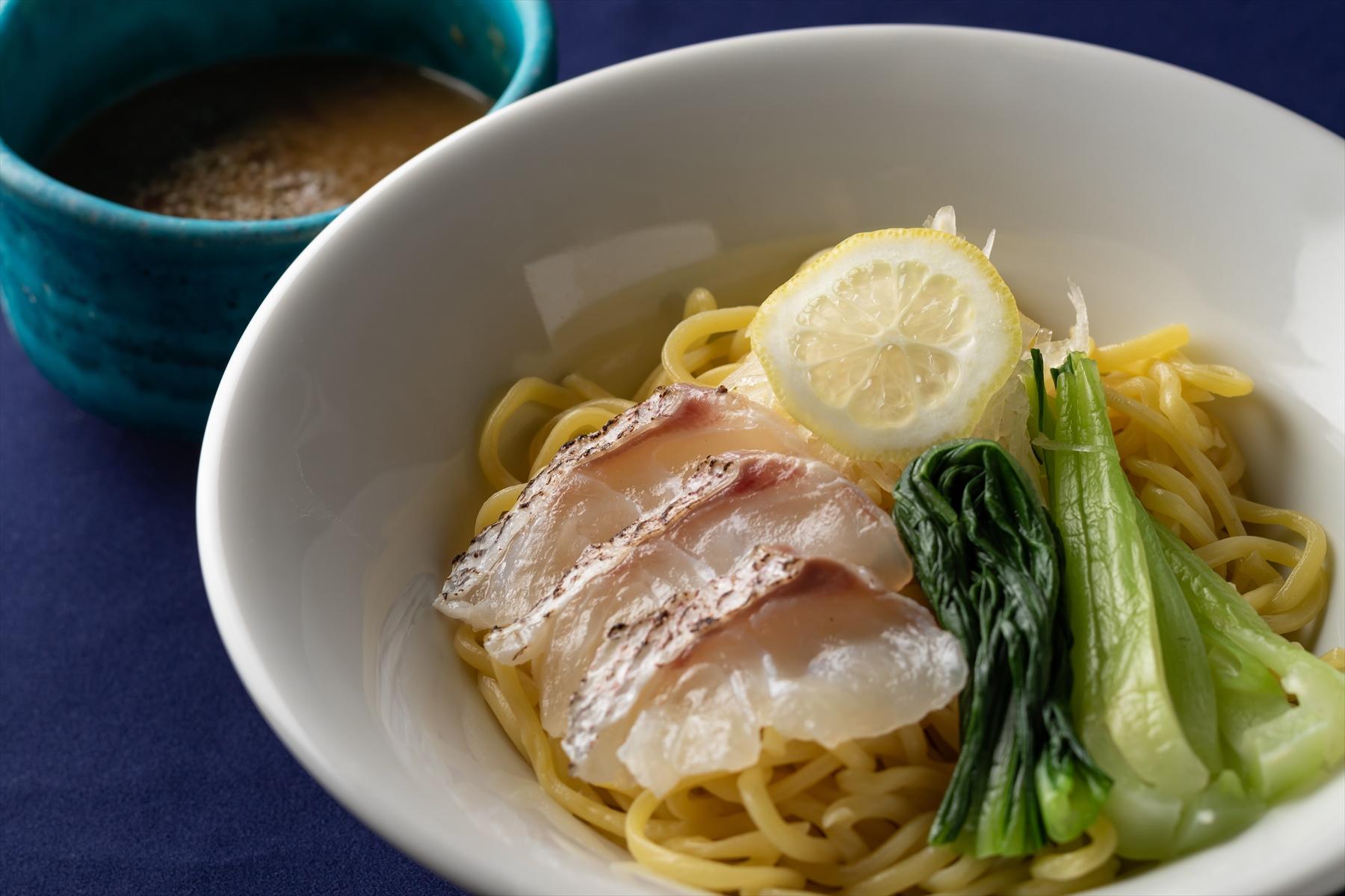「真鯛つけ麺」1,100円。もちもちとしたパスタと、鯛の風味がパワフルなつけ汁の相性が抜群。