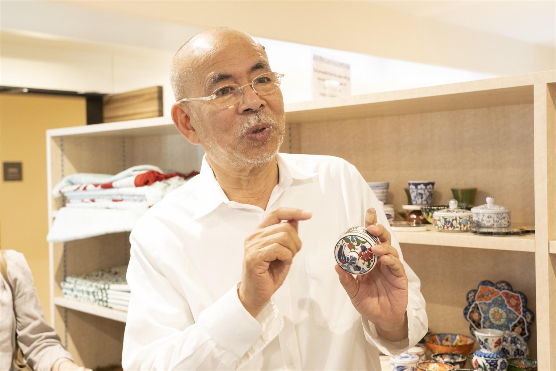 チューリップ柄の焼き物