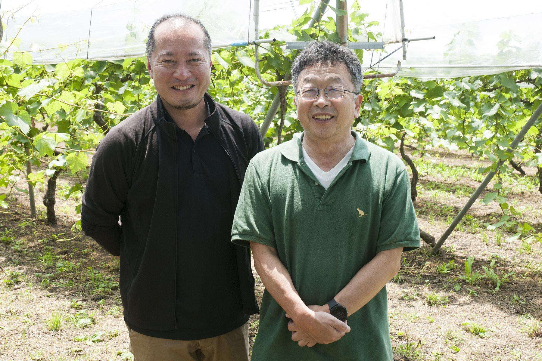 工場長の赤尾誠二さん（左）、社長の小畑曉さん（右）
