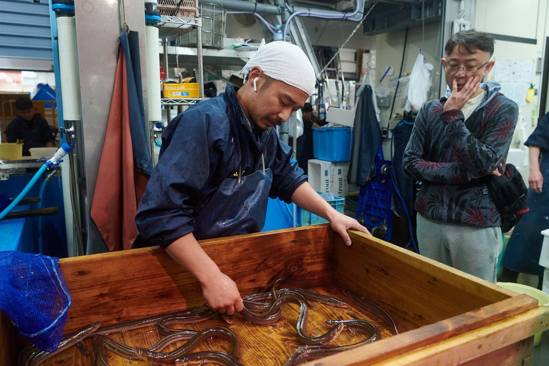 山﨑大輔さん（左）