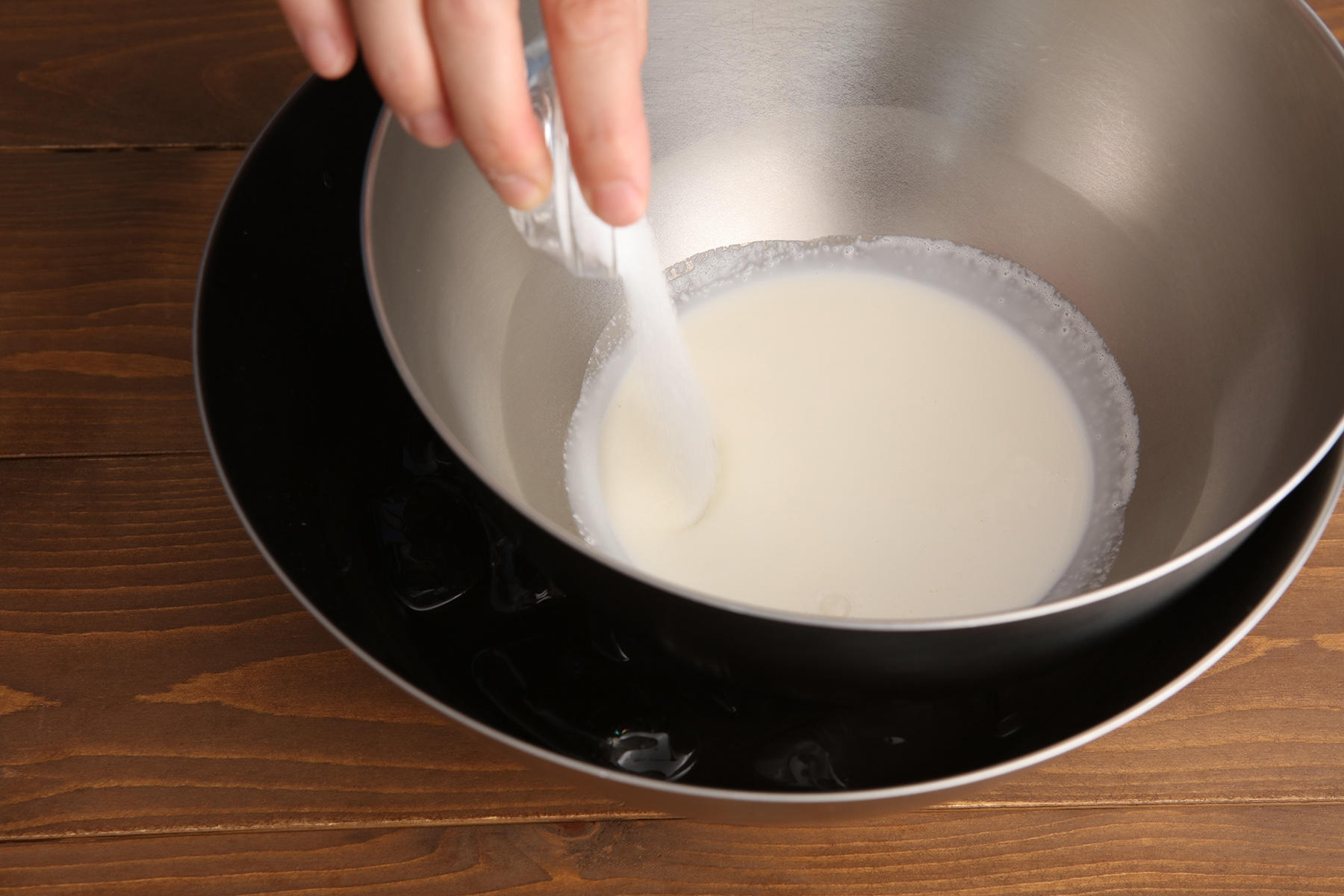 生クリームをホイップする