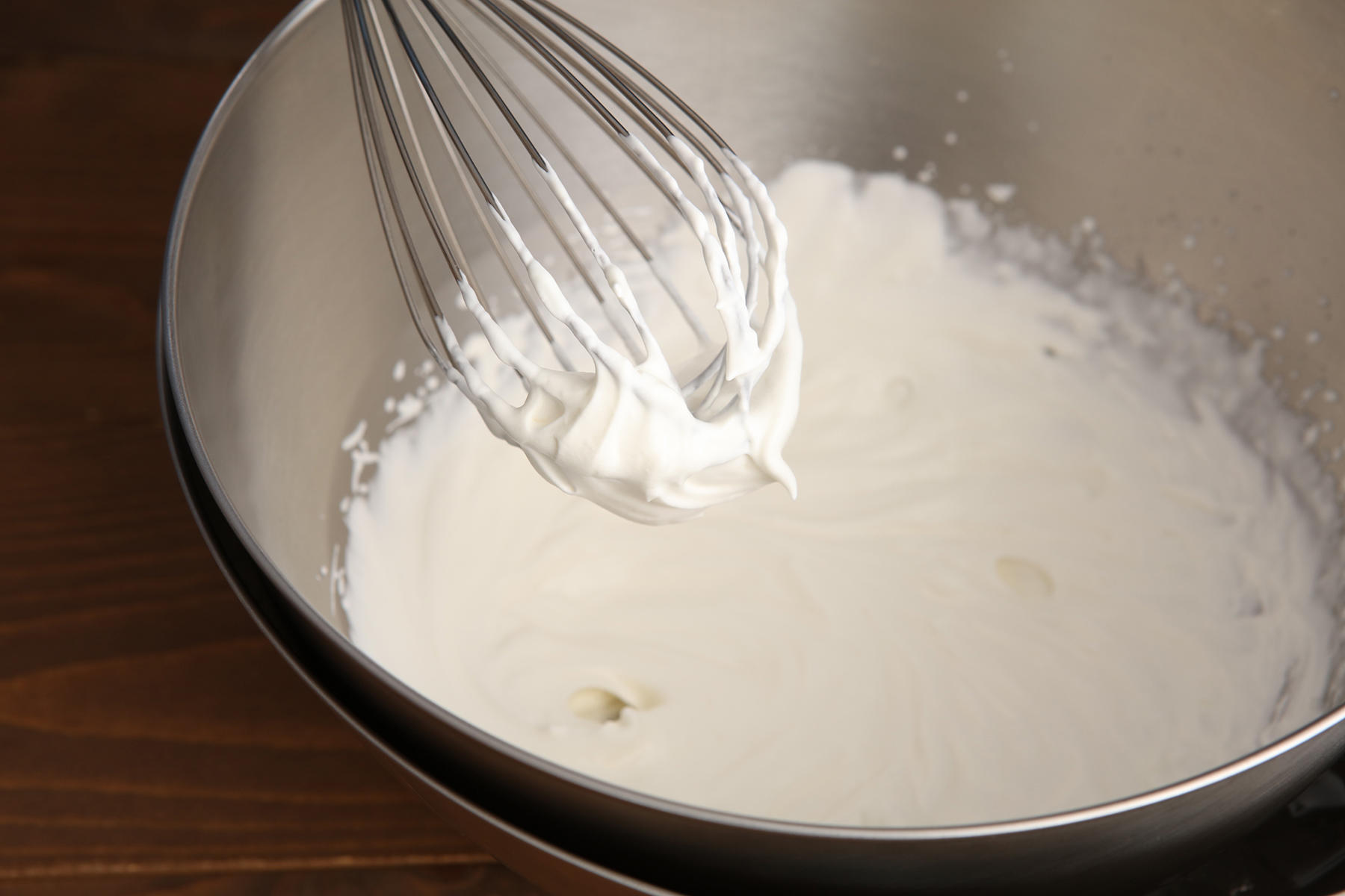 生クリームをホイップする