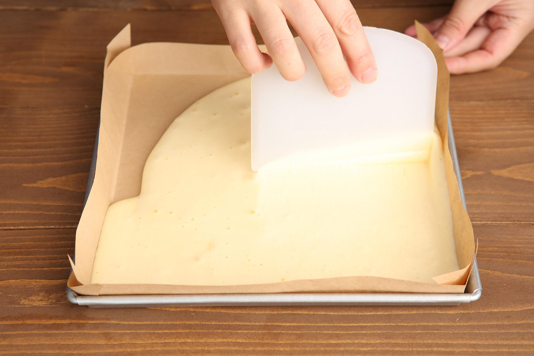 型に生地を流し入れる