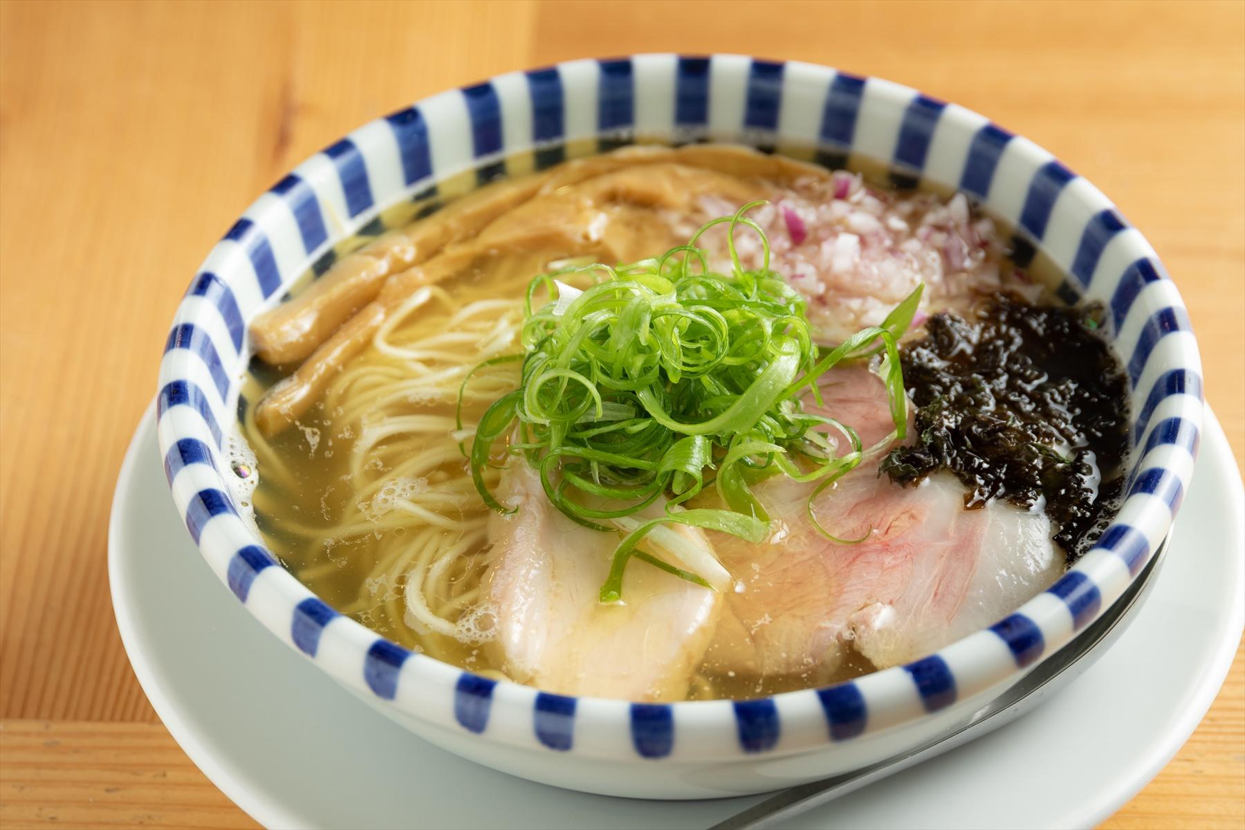 地鶏と煮干のしおらーめん