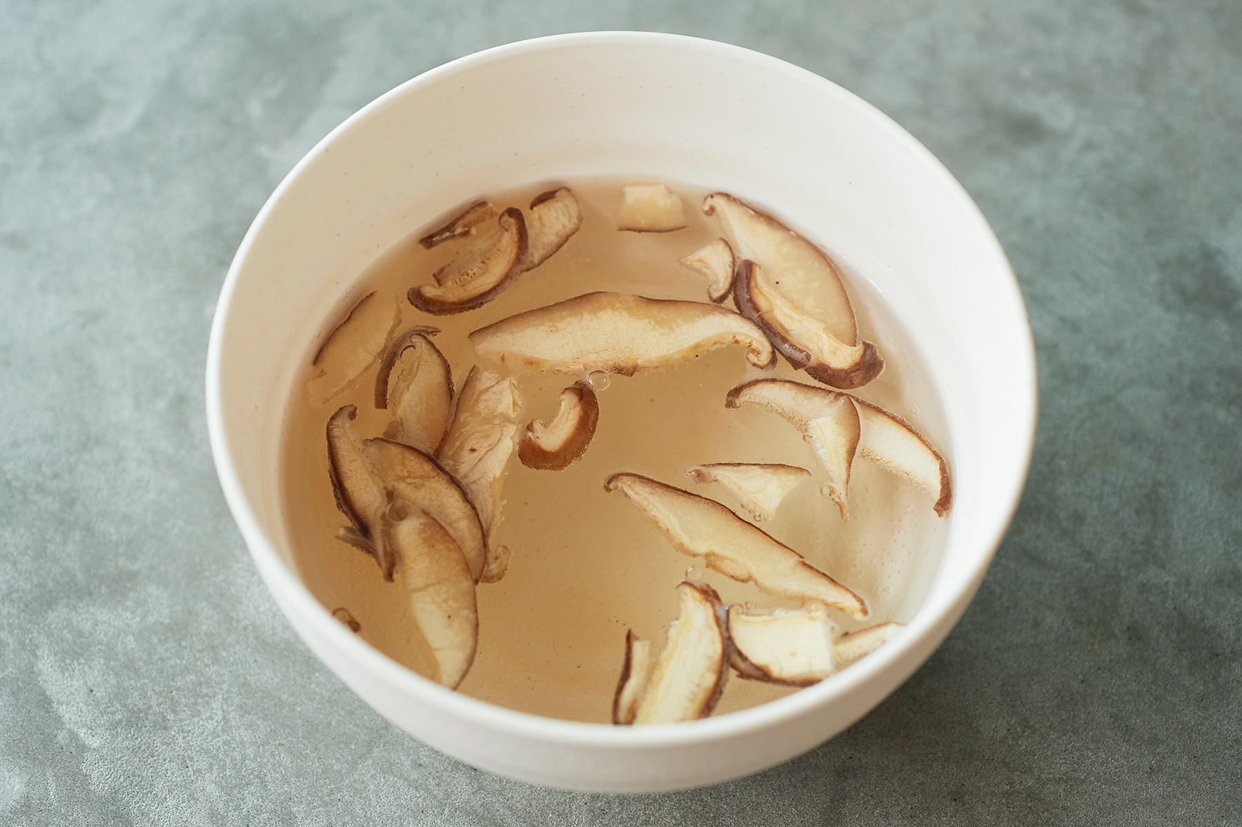 干し椎茸のだしをとる