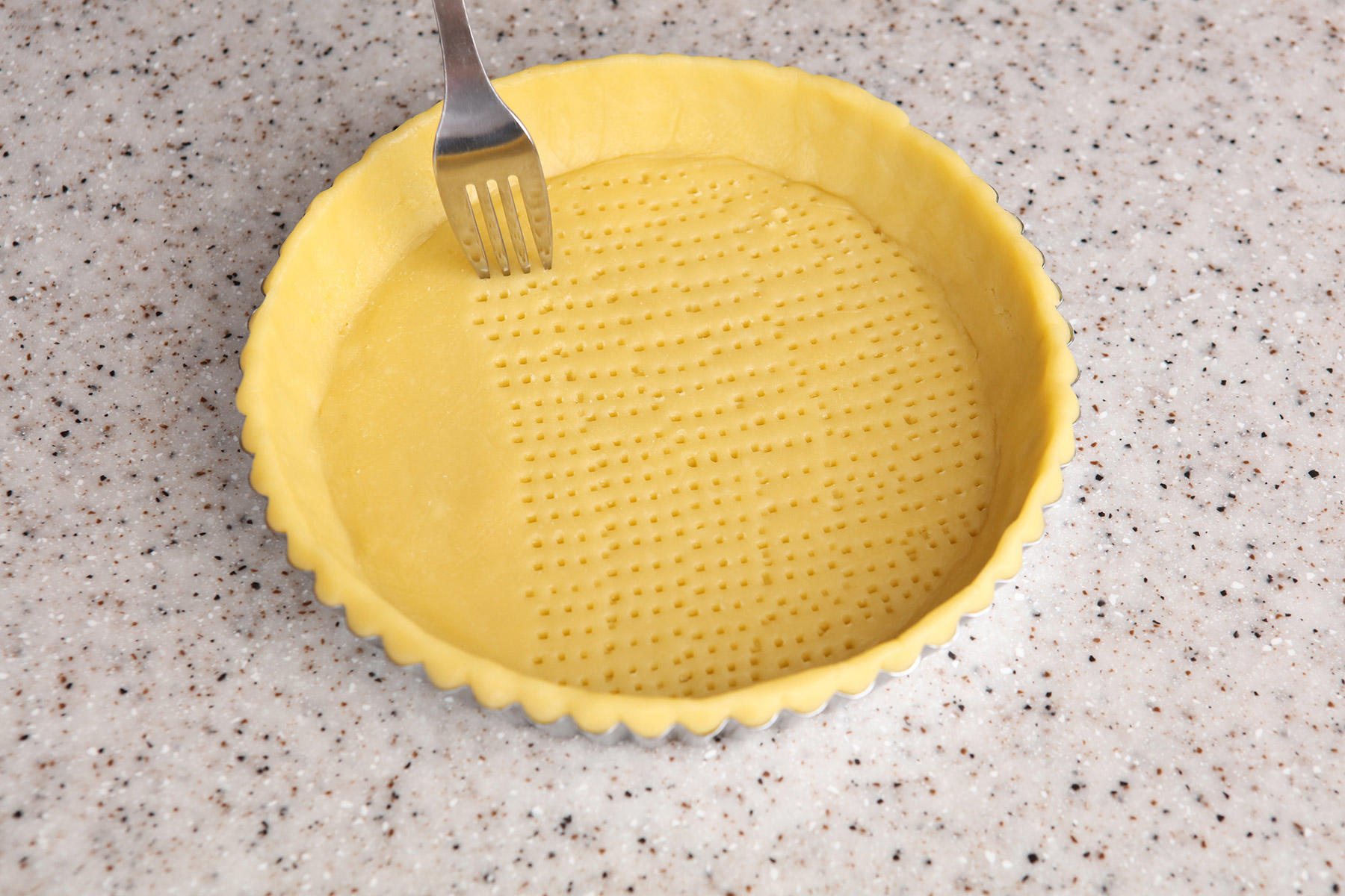 生地に穴をあける