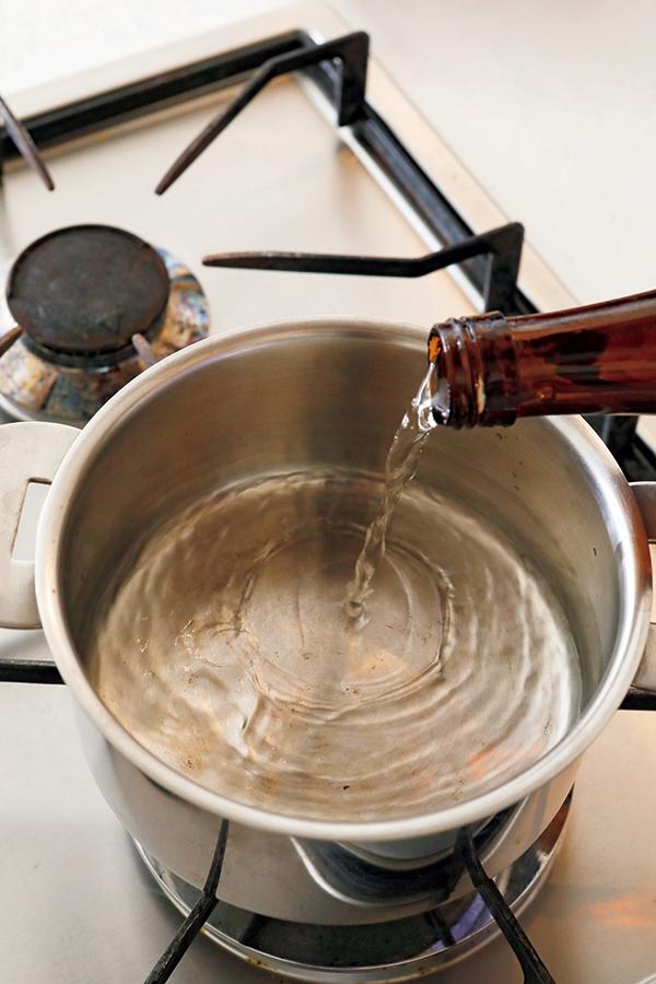 酒を火にかける