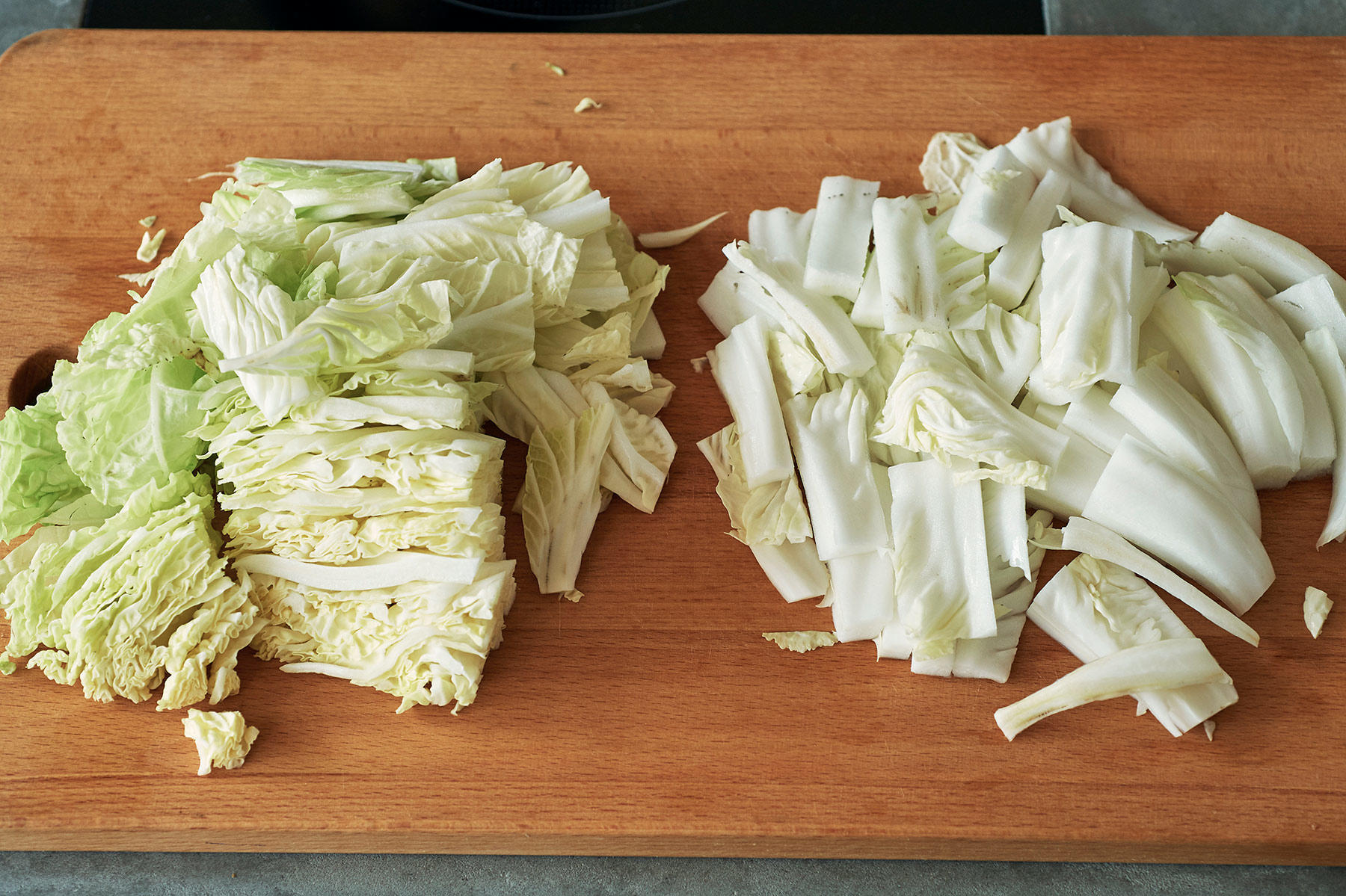 具材を下ごしらえする