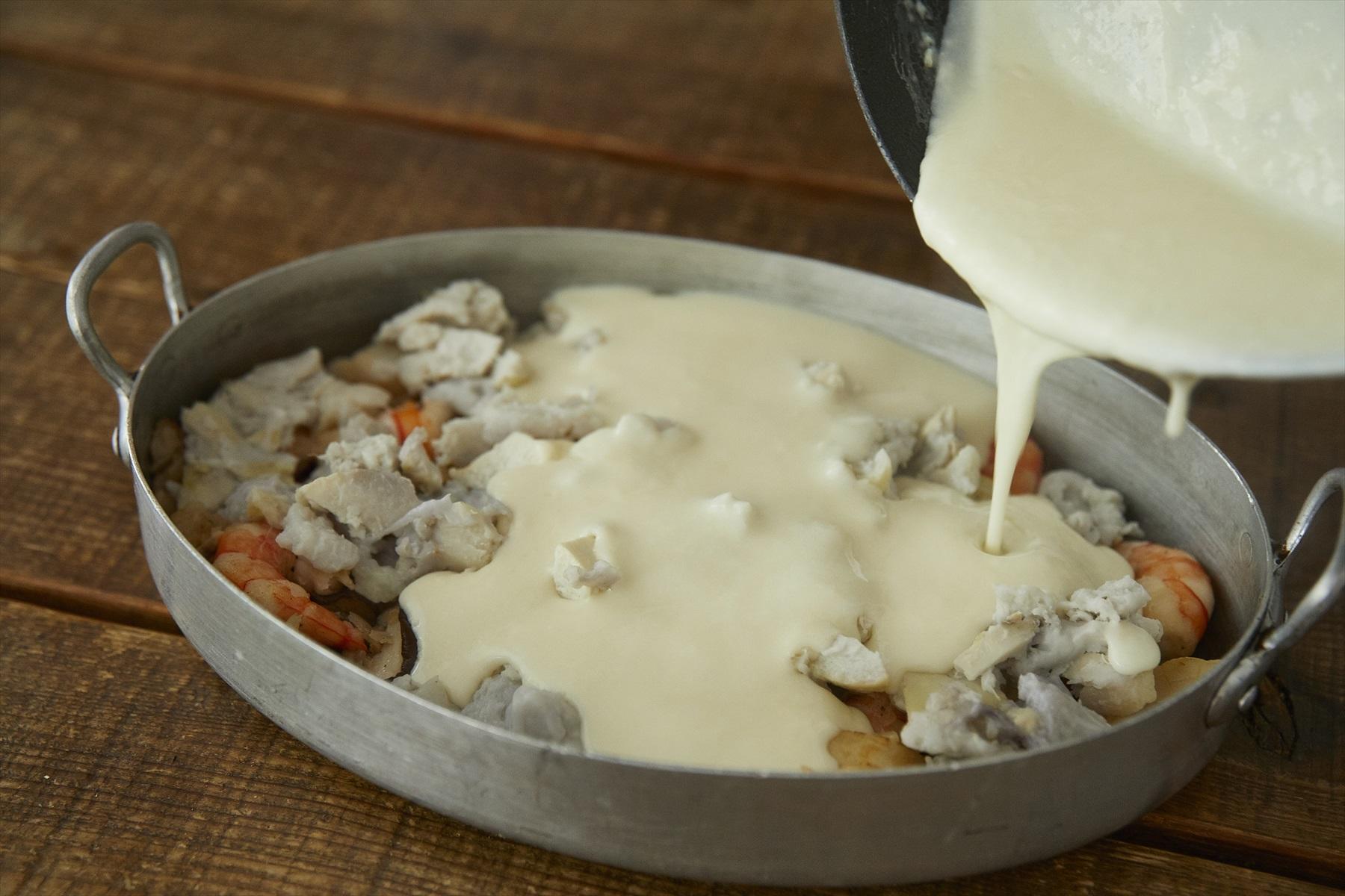 >ホワイトソースと2と混ぜ合わせて5の上に流し入れる