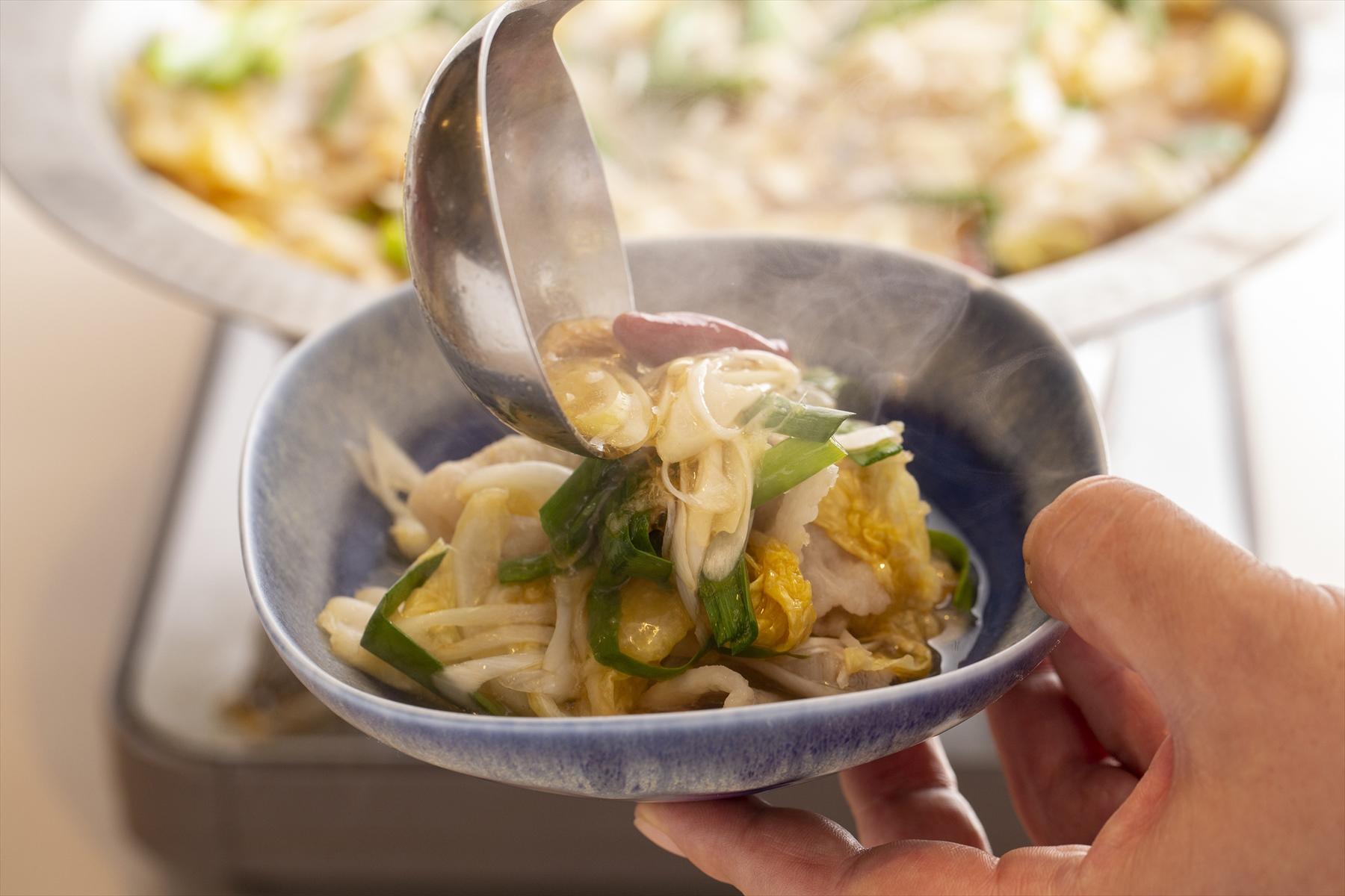 最後に、ごま油生姜をかければ出来上がり