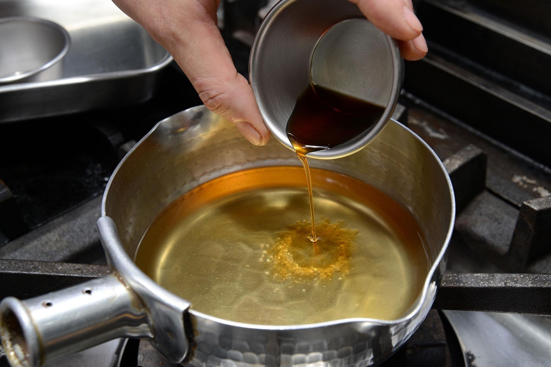 だし汁をつくる