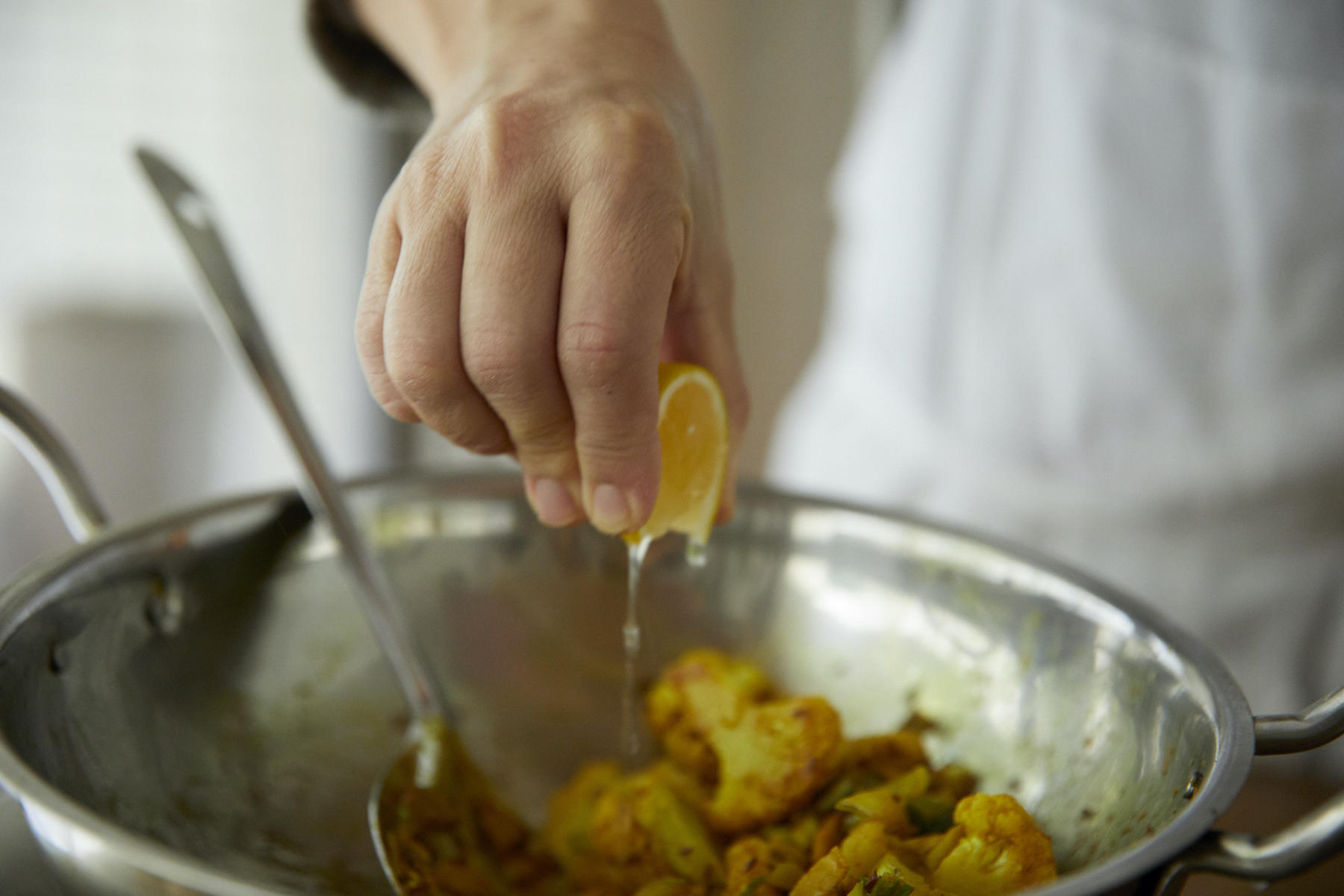 レモン汁適量を絞る